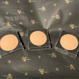 Chanel.Les Beiges healthy glow sheer colour SPF 15 powder foundation N10